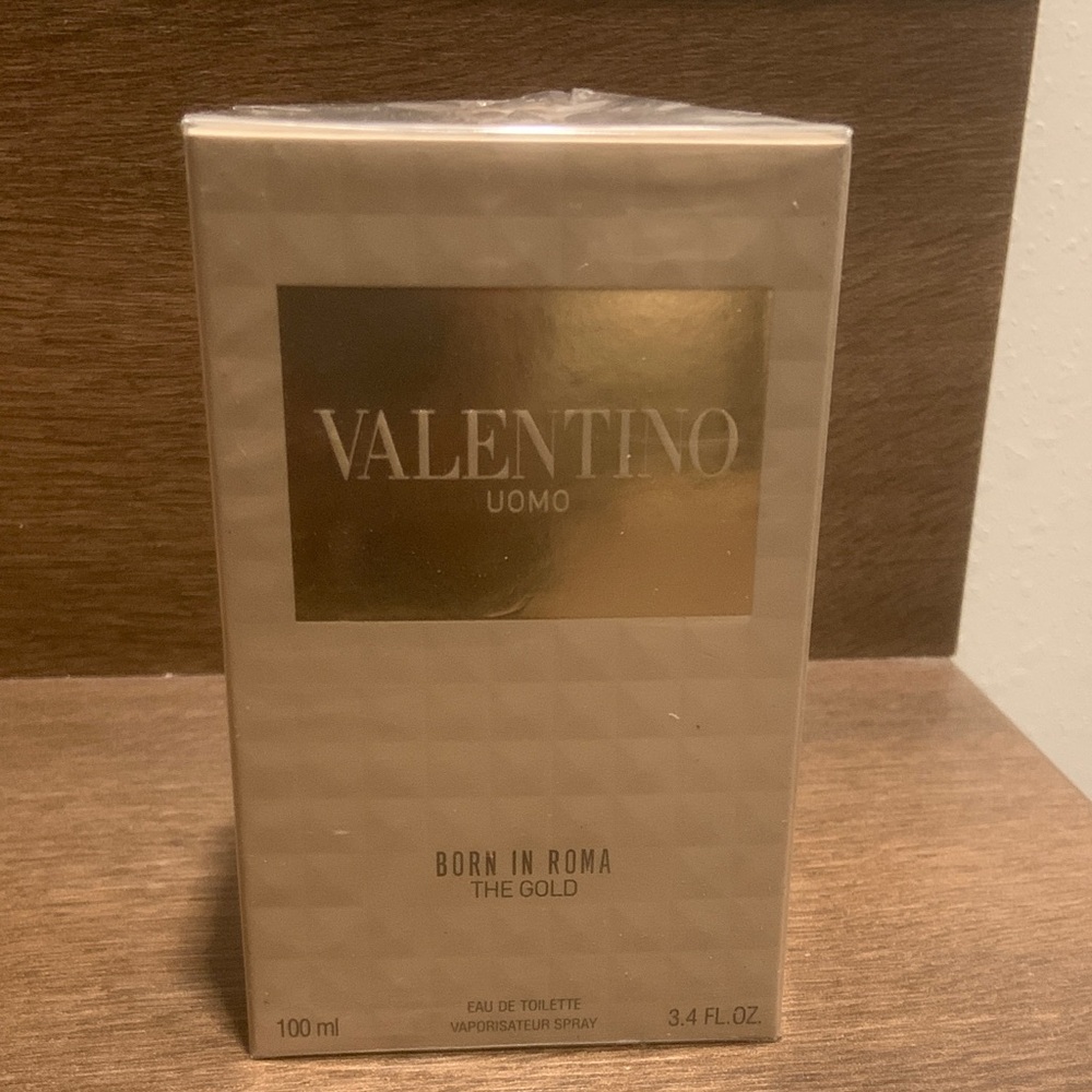 Valentino Uomo Born in Roma